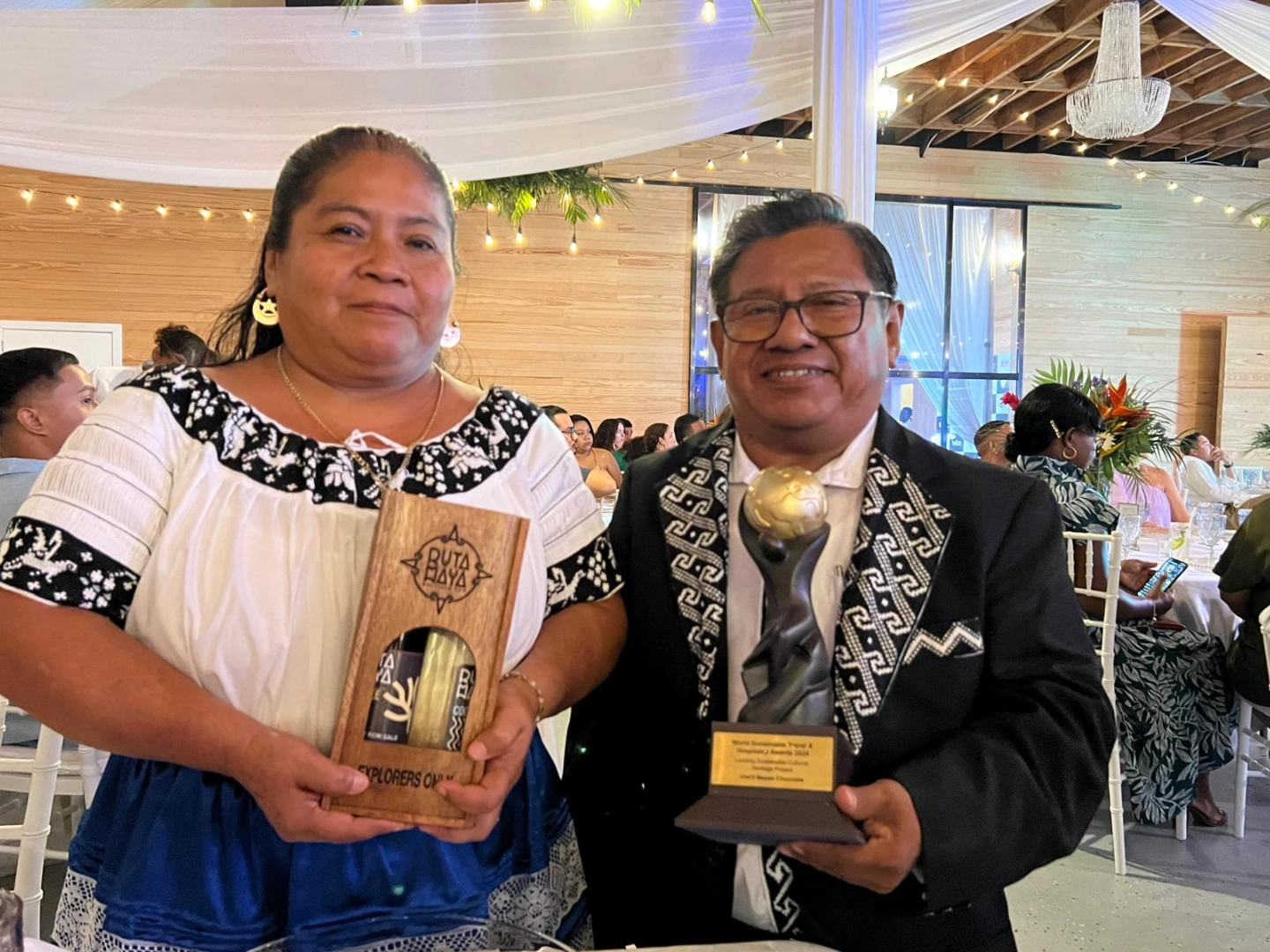 Julio and Heliadora Saqui, Owners and Managers of Che’il Mayan Chocolate, pose with World Sustainable Travel and Hospitality Award trophy.
