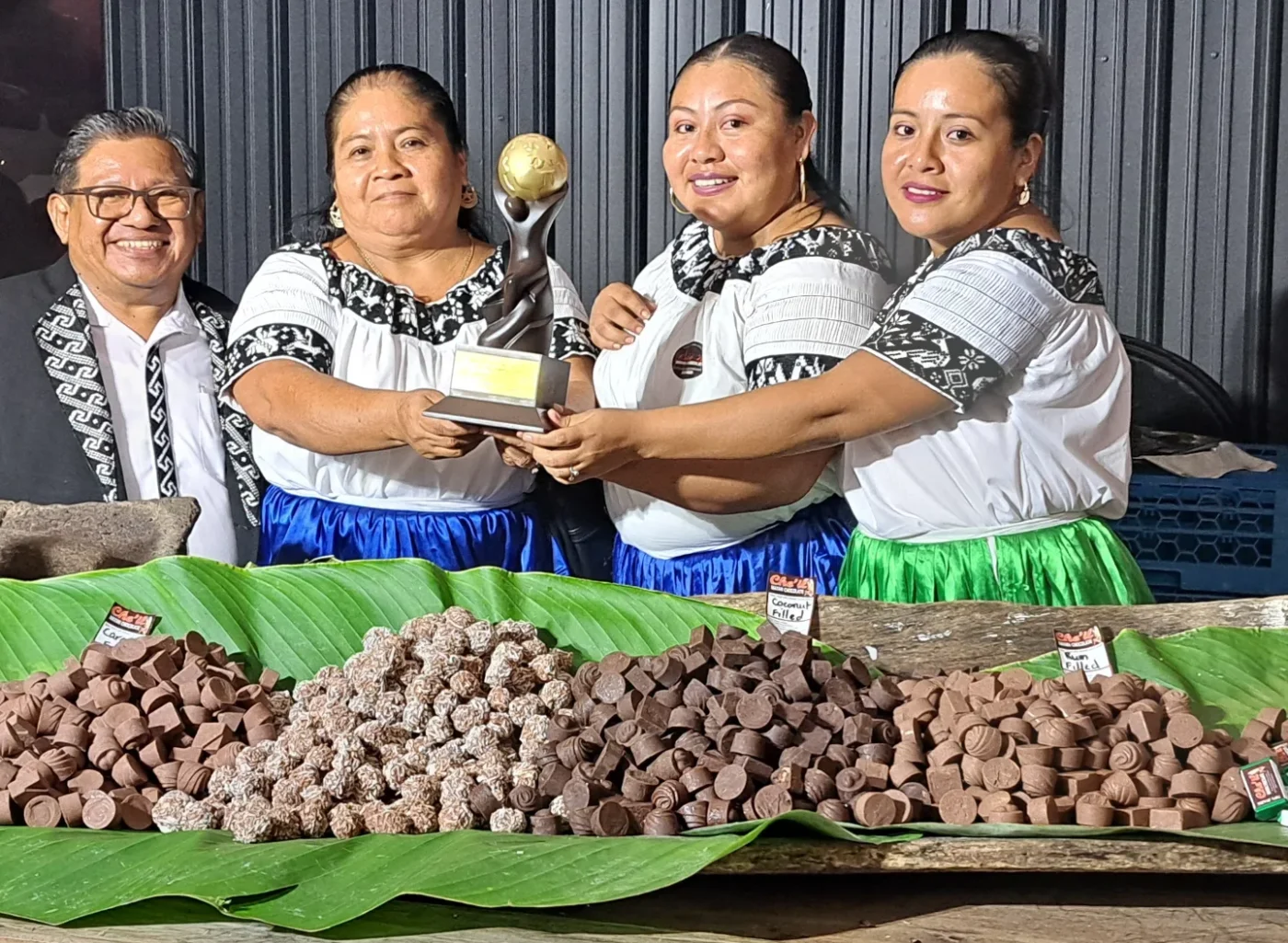 Julio and Heliadora Saqui, Owners and Managers of Che’il Mayan Chocolat, pose alongside fellow team memebers, holding World Sustainable Travel and Hospitality Award trophy.